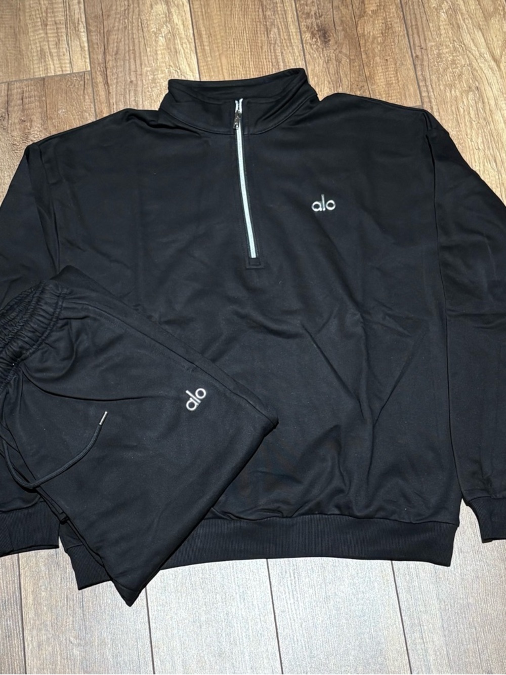 ALO Yoga Black Quarter Zip Sweater and Sweatpants Joggers Sweatsuit Set